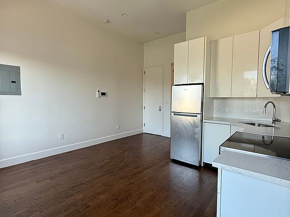 3rd image of 1547 Fulton St APT 4D