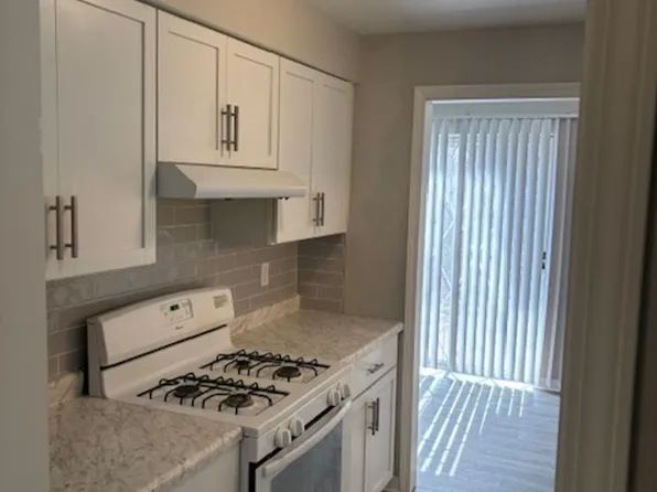 Peoria Place Apartments, 7217 N University St #E1, Peoria, IL 61614