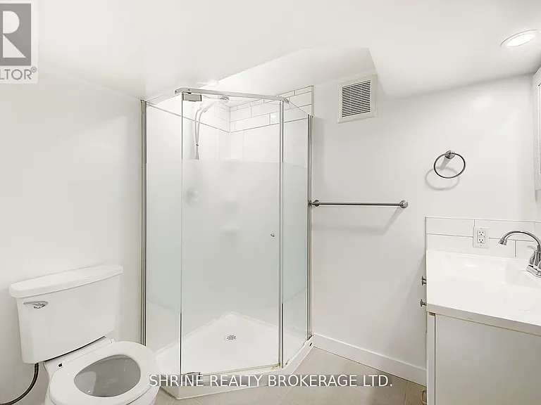 259 Sanders St W — Photo 9