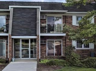 2327 Ogden Ave APT 10, Downers Grove, IL 60515