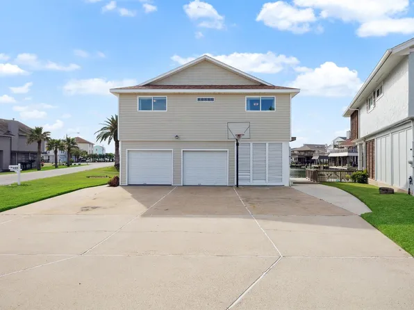 223 Easterly Dr, Tiki Island, TX 77554
