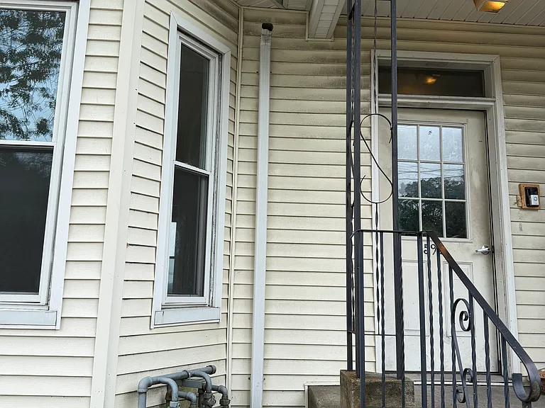 592 Belmont St #1 — Photo 2