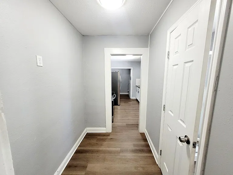 5248 Euclid Ave — Photo 12