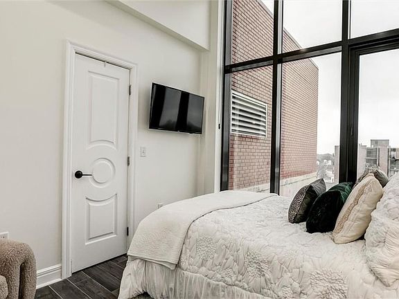 5th image of 2940 Baltimore Ave #1505