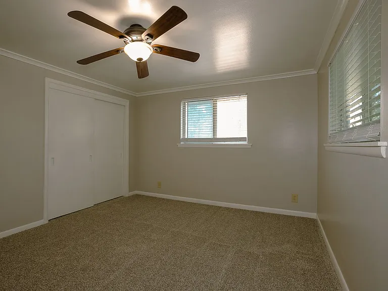 1401-1403 S Frisco Ave — Photo 18