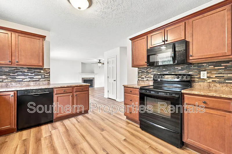 3 bed, 2.5 bath, 2171 sqft, $2,100 — Photo 4