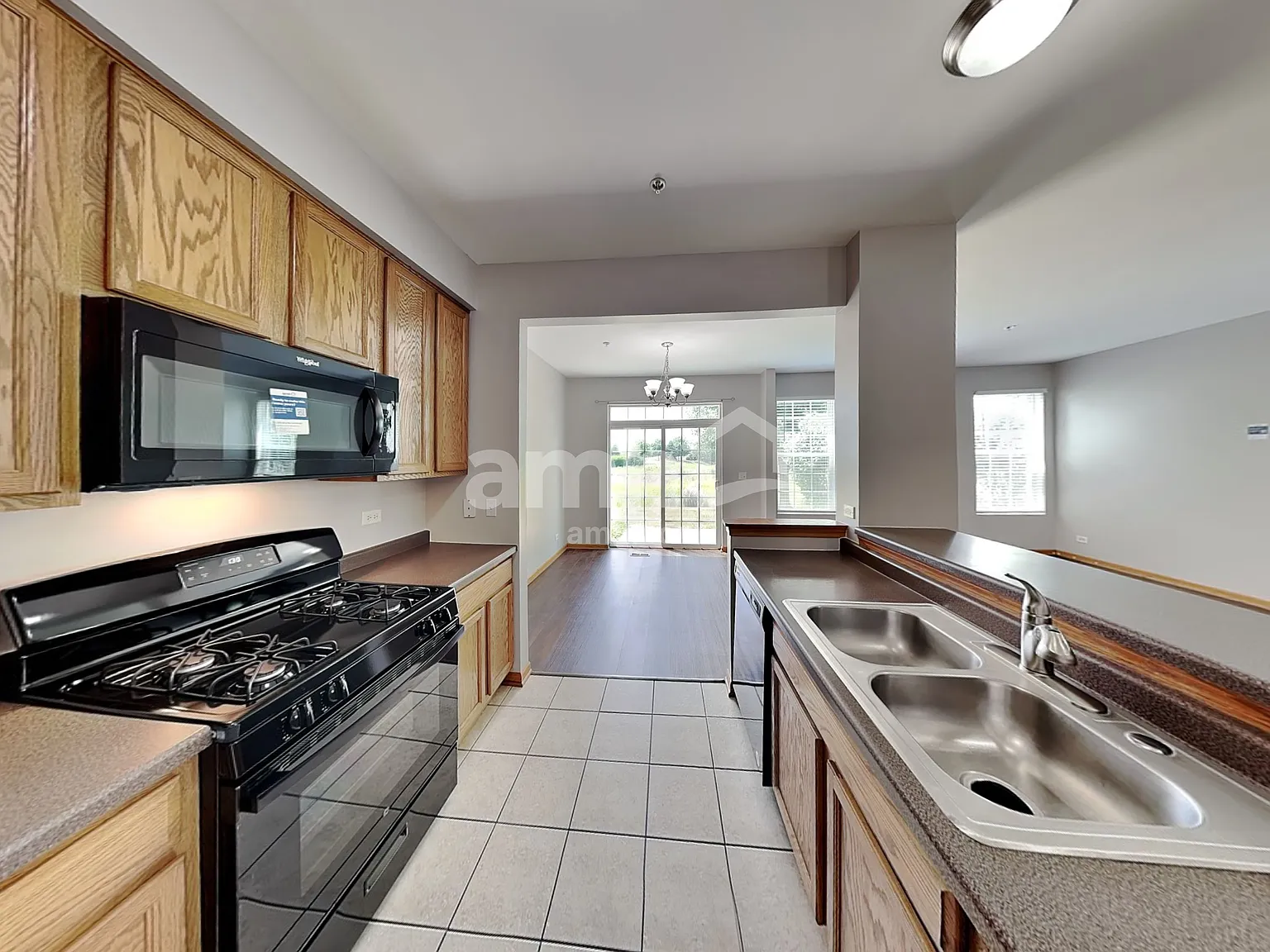 3 bed, 2.5 bath, 1478 sqft, $2,375 — Photo 3
