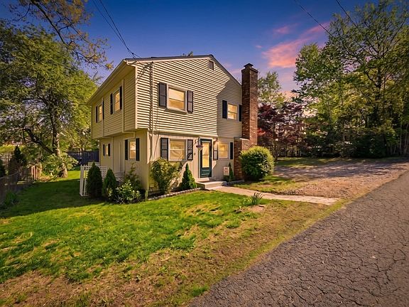 3rd image of 12 Knollwood Rd