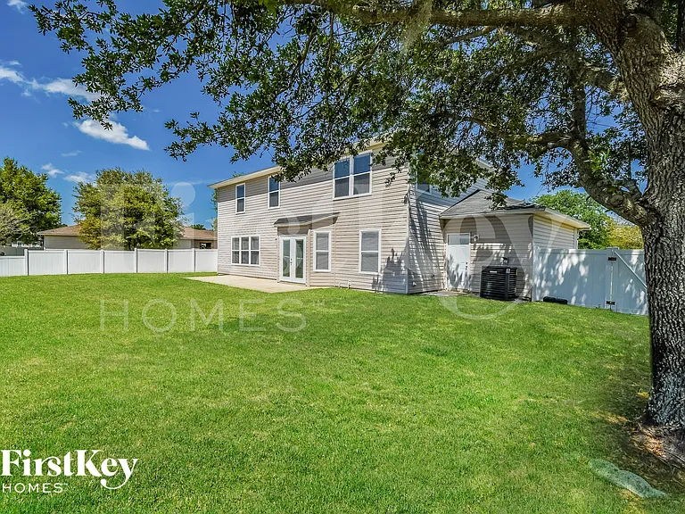 9634 Hazel Lake Dr — Photo 15