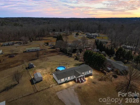 1024 Rogue Ct, Kannapolis, NC 28081