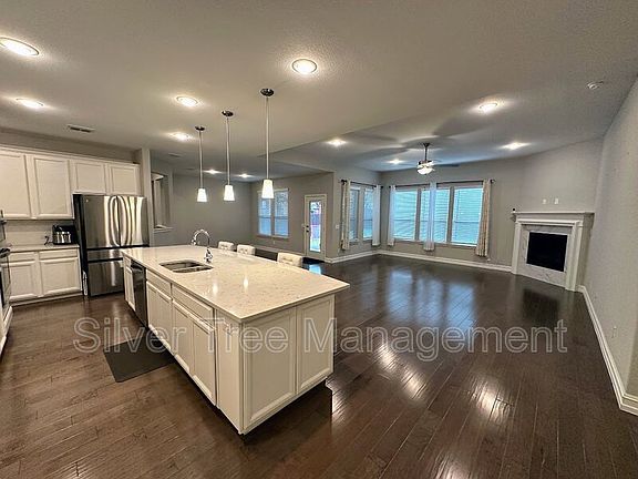 4th image of 1104 Pinnacle Ridge Rd