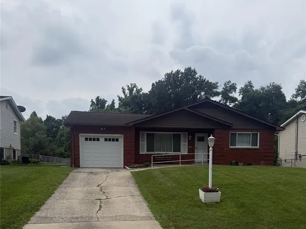 321 Hand Dr, Godfrey, IL 62035
