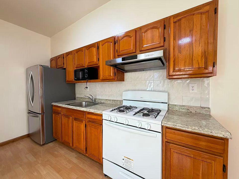 1st image of 2118 E 19th St Floor 1