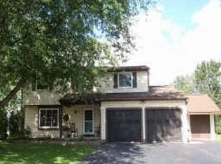 390 Round Pond Ln, Rochester, NY 14626