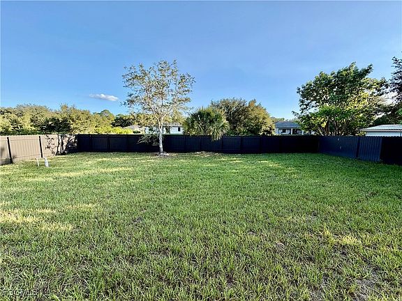 3rd image of 2709 Darlene Pl