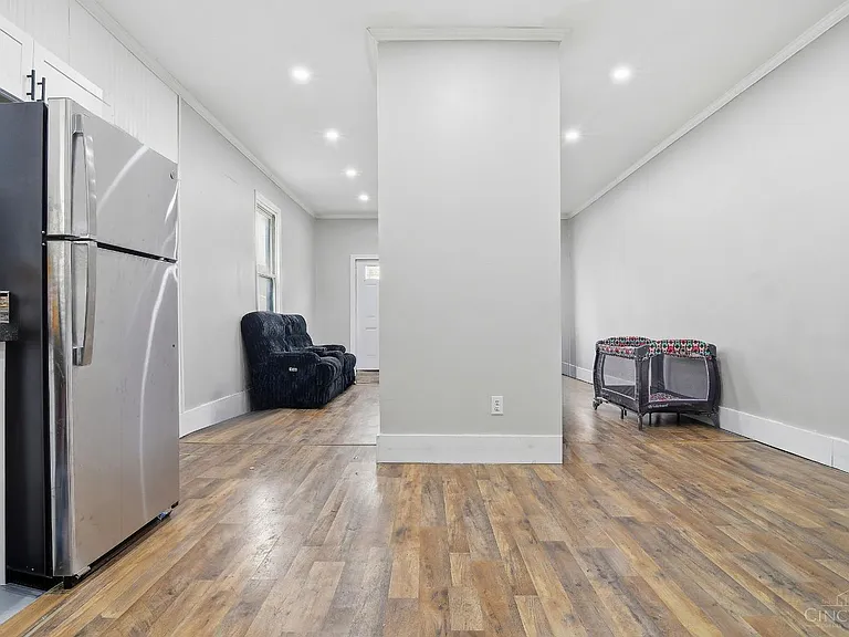 540 Grand Ave #1 — Photo 8