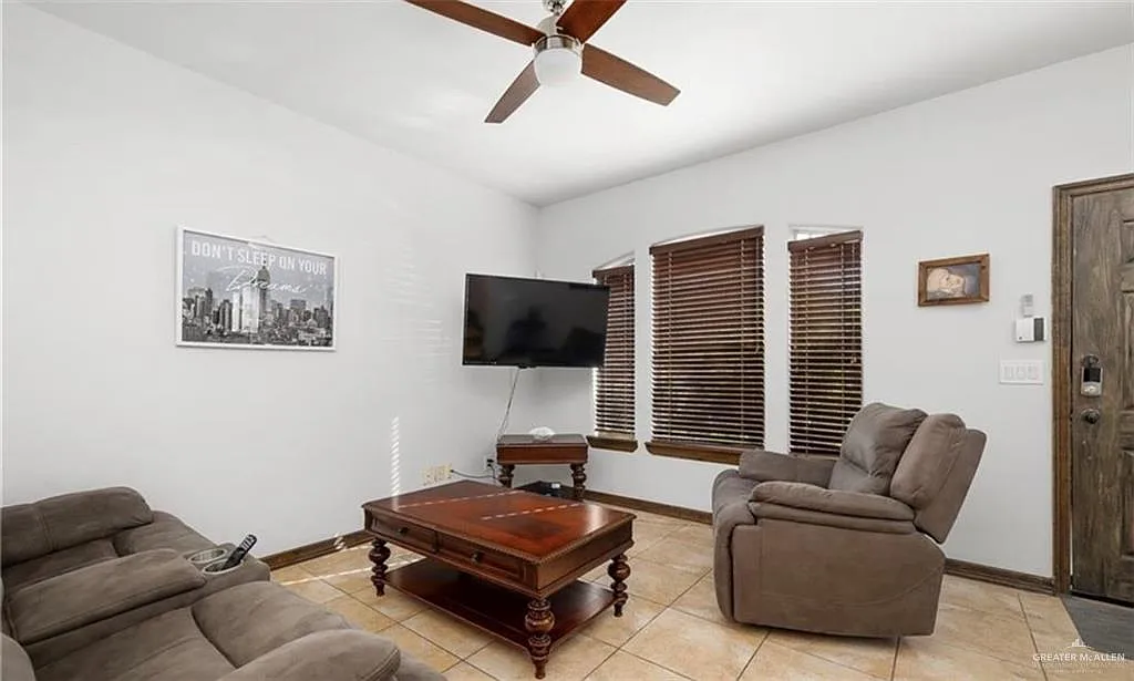 2 bed, 2.5 bath, 1304 sqft, $1,350 — Photo 2