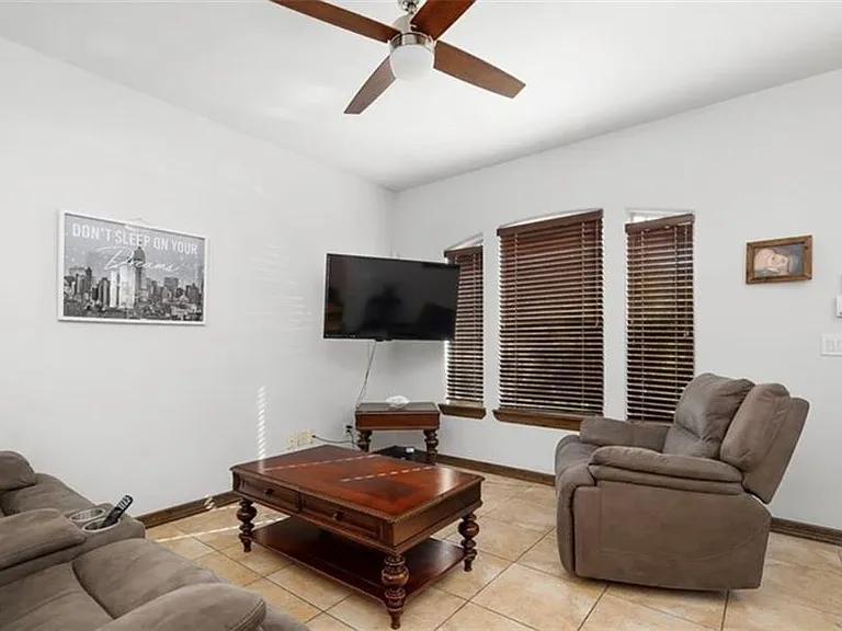 1305 E Olympia Ave #D — Photo 2