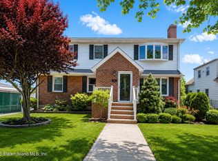 249 10th St, Staten Island, NY 10306