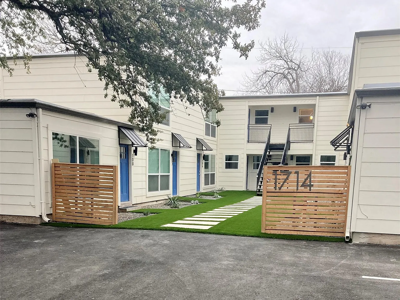 2 bed, 1.0 bath, 1050 sqft, $2,375 — Photo 2