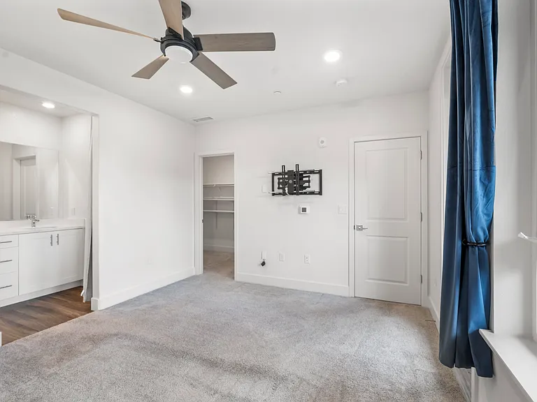 5925 Charlotte Dr #240 — Photo 13