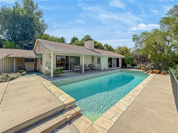 5015 Casa Dr, Tarzana, CA 91356