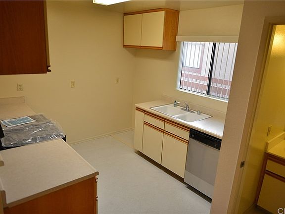 4th image of 410 Milford St #204