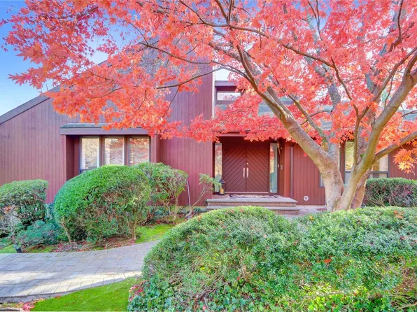 22 Candlewood Path, Dix Hills, NY 11746