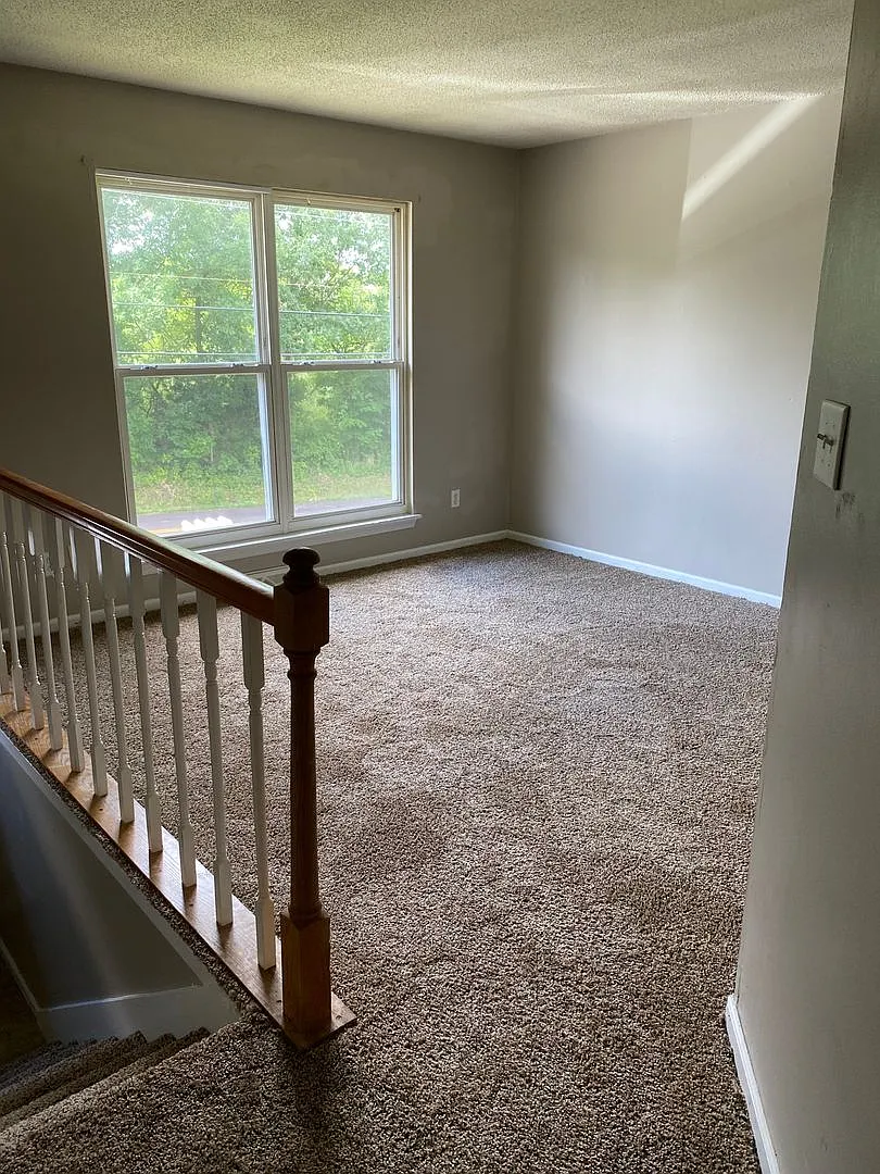 501 W Mauller Rd — Photo 2