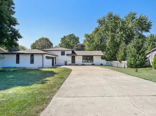 11S528 Book Rd, Naperville, IL 60564