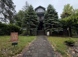 20 Ridge Rd, Douglaston, NY 11363