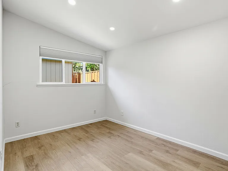 1265 Prescott Ave — Photo 21