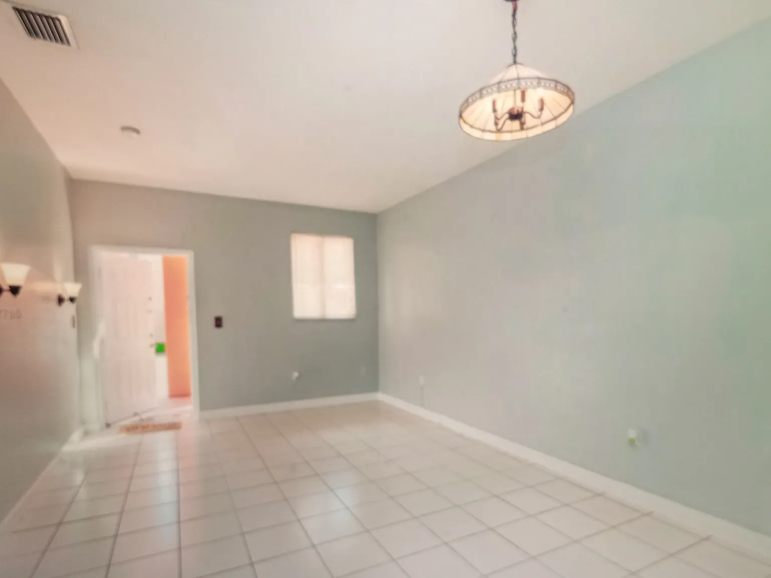 3 bed, 1086 sqft, $3,400 — Photo 3