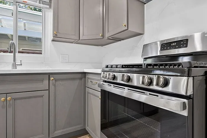 421 Webster St — Photo 17