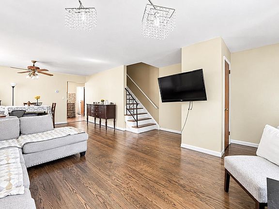 4th image of 228 Laurel Ave