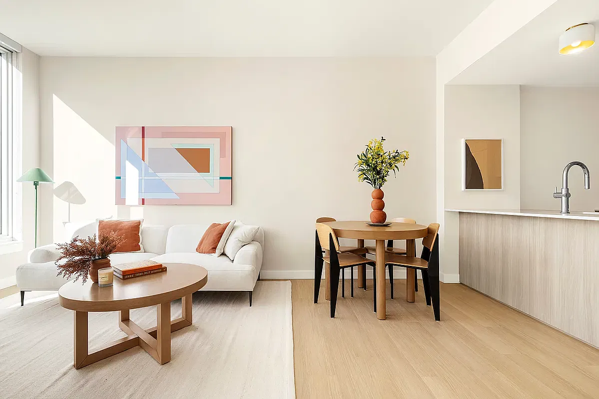 280 West 24th Street — Photo 1