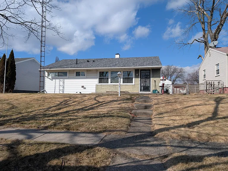 2101 N Ravine Pkwy — Photo 1