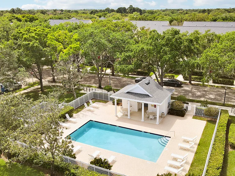 511 Sweet Bay Cir — Photo 40