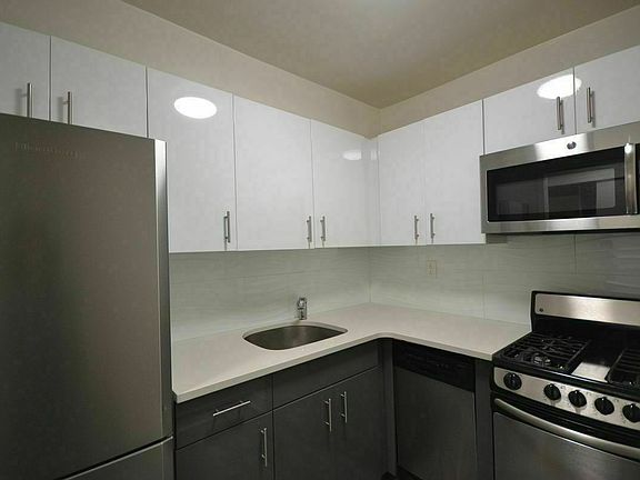 2nd image of 4140 Denman St APT 6A