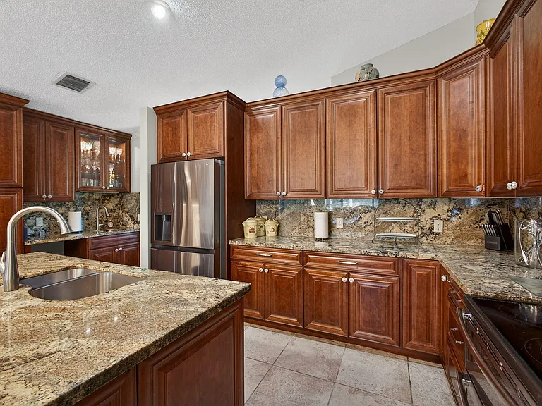 168 Thornton Dr — Photo 16