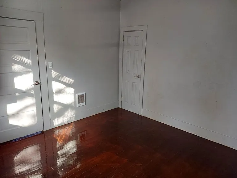 850 NW Polk Ave — Photo 8