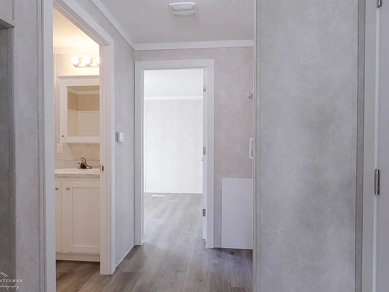 105 Hastings Dr — Photo 12