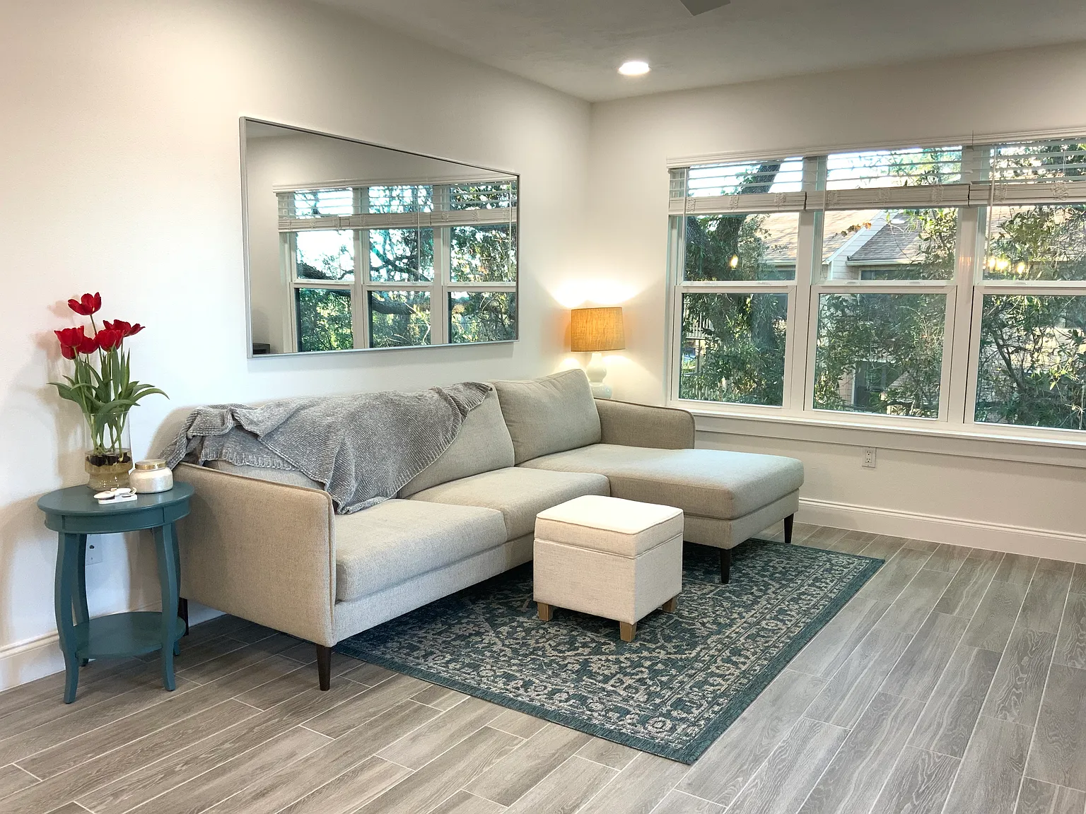 2 bed, 1010 sqft, $2,895 — Photo 2