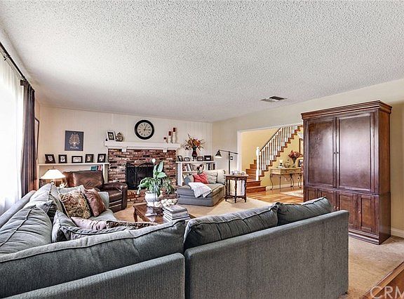 VERY LARGE LIVING AREA AS YOU ENTER HOME