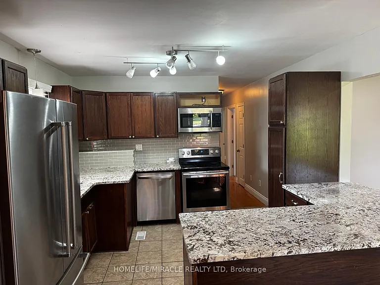 920 Willowdale Ave — Photo 4