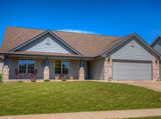 437 17th St SW, Altoona, IA 50009