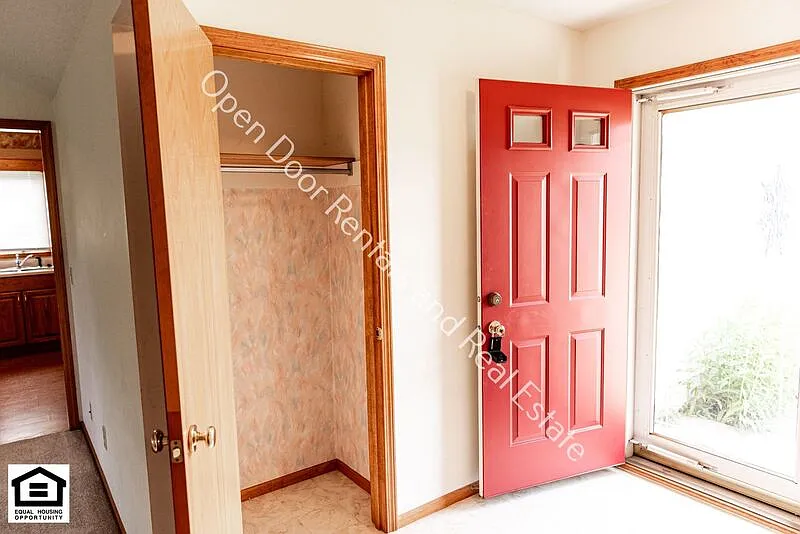 3 bed, 2.0 bath, 1247 sqft, $2,000 — Photo 4