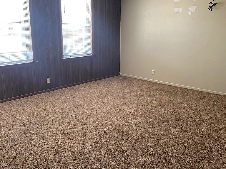 402 N 3rd St #7 — Photo 5