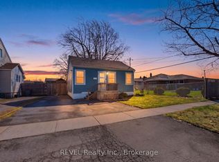 77 Ellen St, Fort Erie, ON L2A 4C9