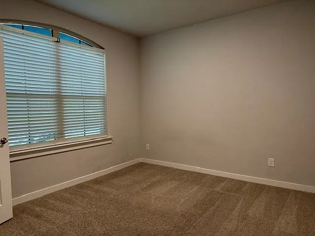 6908 Expedition Dr — Photo 3